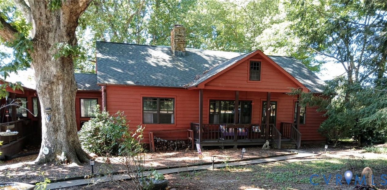 2174 Grubby Road Halifax, VA 24558 - Photo 4 of 25 a front view of a house with a yard