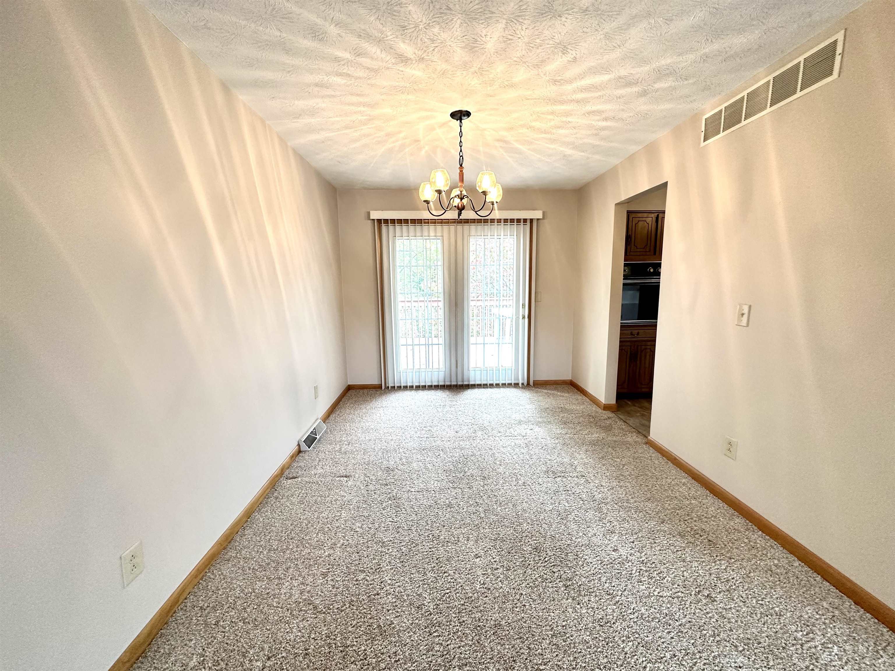 2235 East Thompson Road Ashland, KY 41102 - Photo 5 of 24