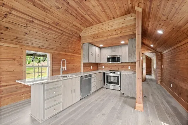 $645,000 | 144 David Drive, Tiger, GA 30576