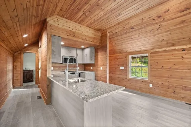 $645,000 | 144 David Drive, Tiger, GA 30576