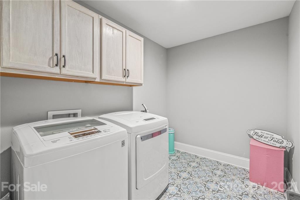 2701 Walker Road Matthews, NC 28105 - Photo 21 of 32 a utility room with dryer and washer