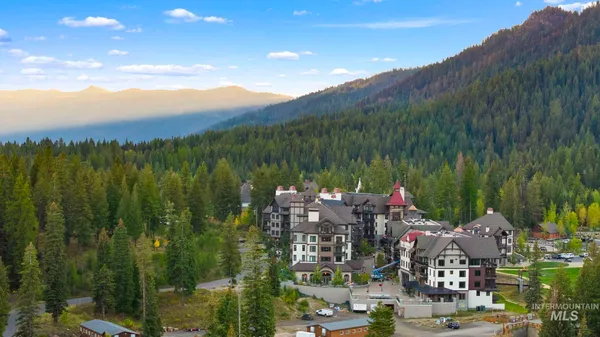 $1,399,000 | 720 Village Drive, Unit 301, Donnelly, ID 83615