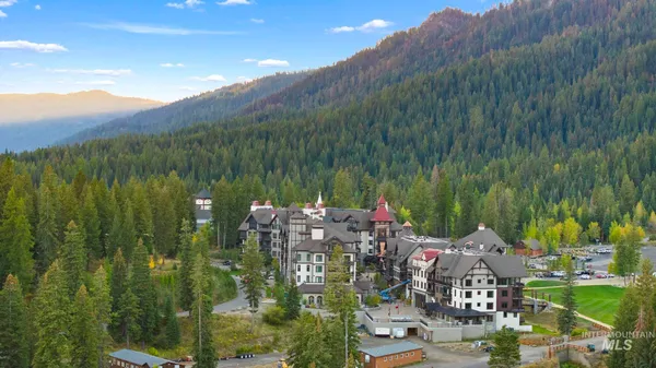 $1,399,000 | 720 Village Drive, Unit 301, Donnelly, ID 83615