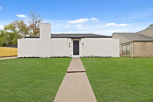 $2,300 | 2327 Bright Meadows Drive, Missouri City, TX 77489