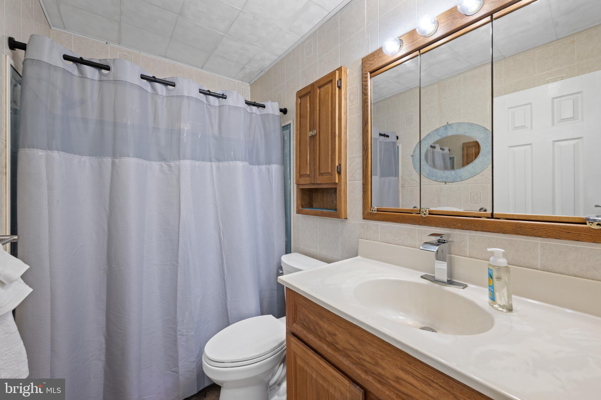 1247 River Bay Road Annapolis, MD 21409 - Photo 15 of 49 Hallway Full Bath