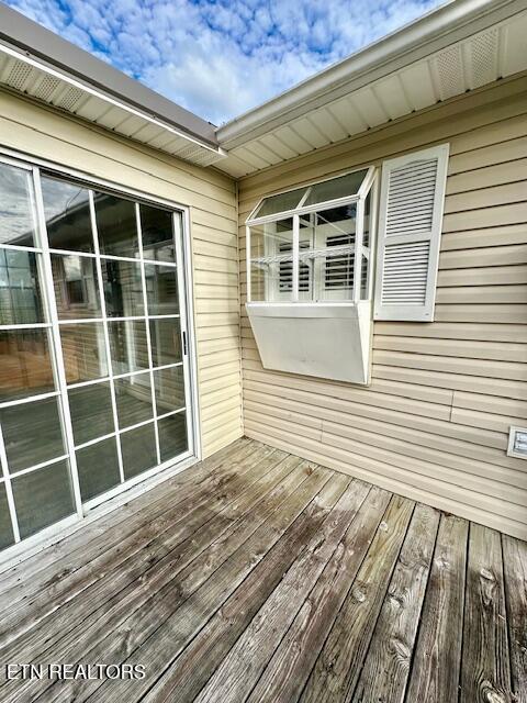 513 Highpoint Road Rose Hill, VA 24281 - Photo 11 of 39 kitchen garden window