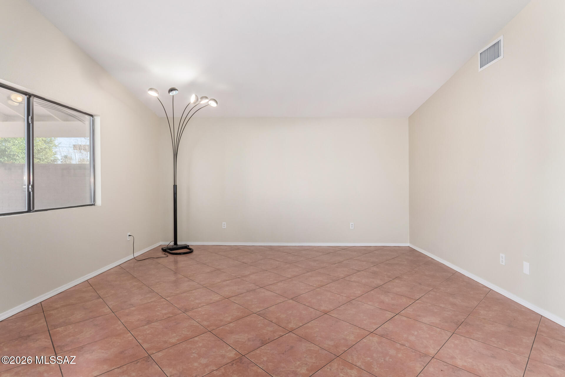 548 South Country Club Road Tucson, AZ 85716 - Photo 5 of 26