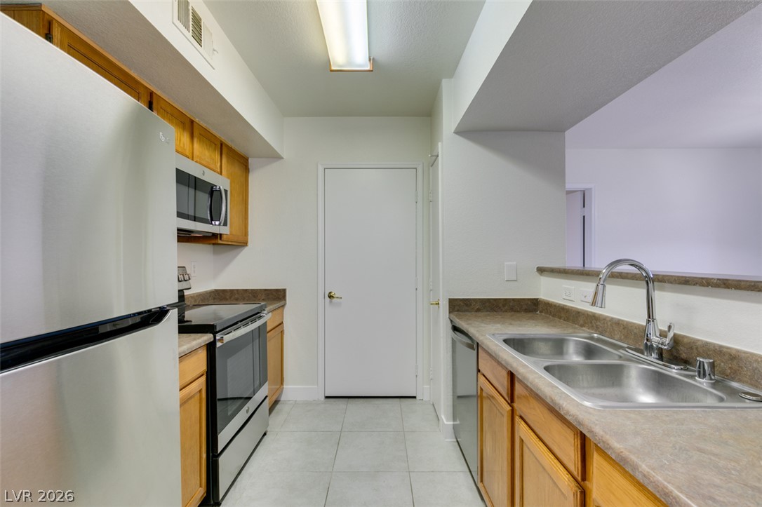 6650 West Warm Springs Road, Unit 2118 Las Vegas, NV 89118 - Photo 14 of 41 A streamlined kitchen offering stainless steel appliances and practical counter space.