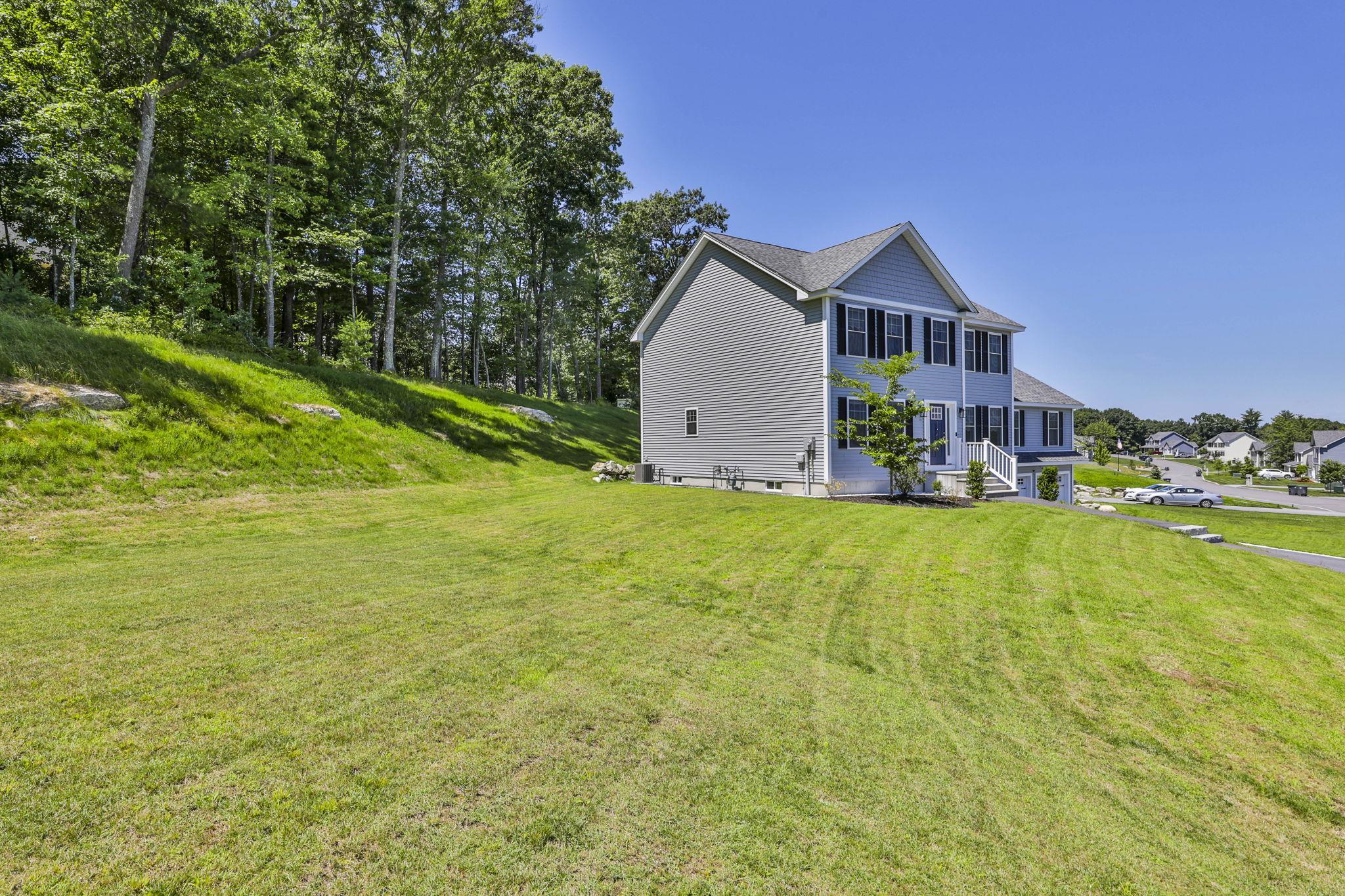 38 Marigold Way Hooksett, NH 03106 - Photo 4 of 49