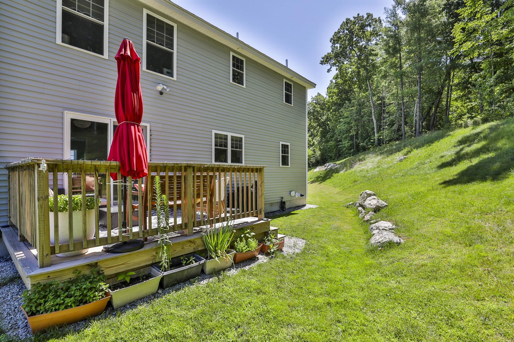 38 Marigold Way Hooksett, NH 03106 - Photo 8 of 49