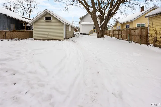 $230,000 | 110 Edgemere Road, Salina, NY 13208