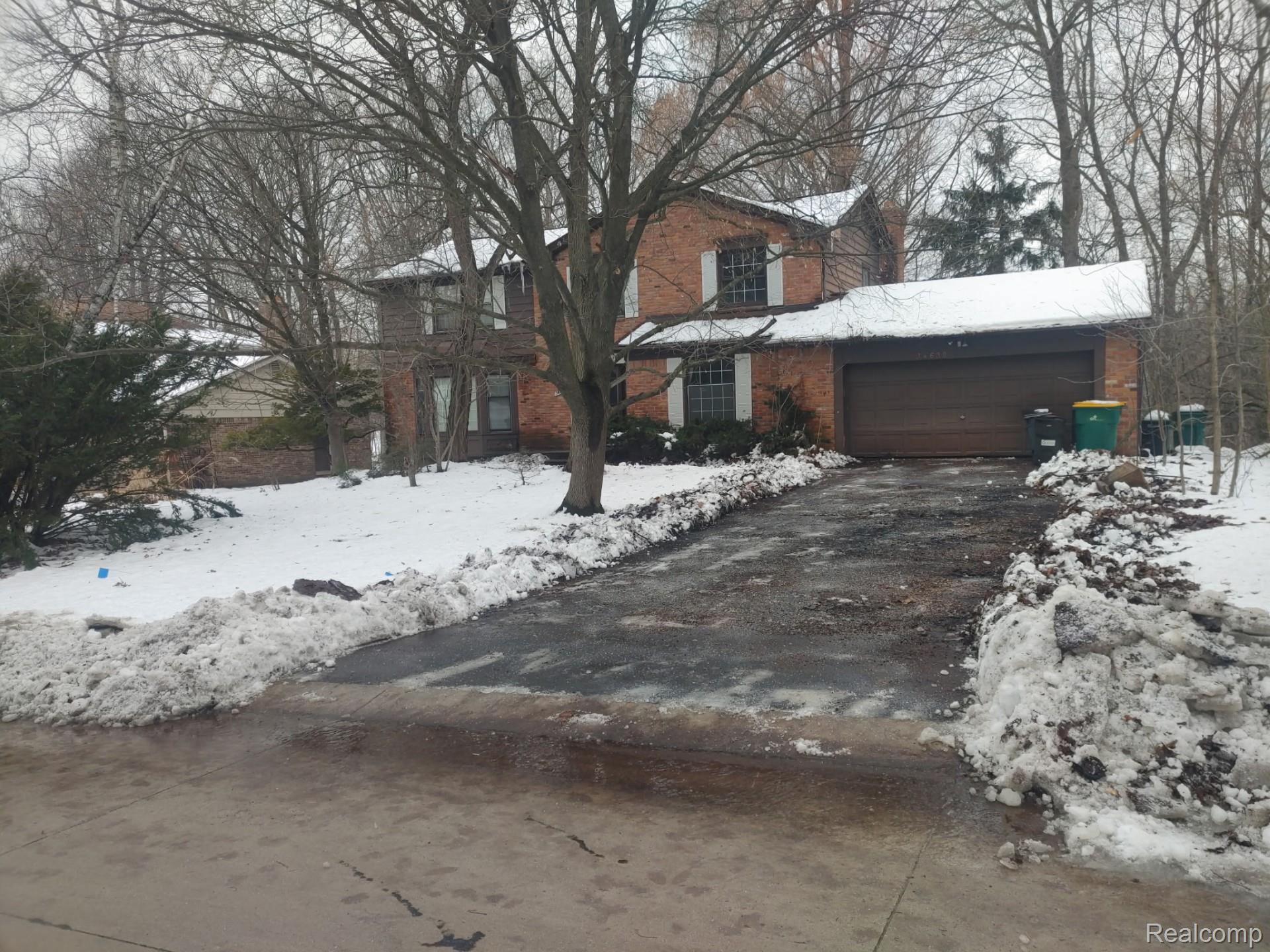 34630 Old Timber Road Farmington, MI 48331 - Photo 2 of 21 Large driveway