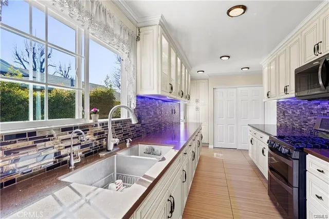 $1,099,950 | 7060 Morse Avenue, North Hollywood, CA 91605