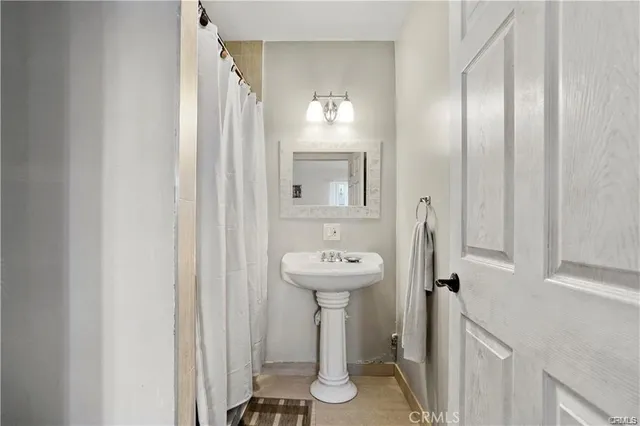 $1,099,950 | 7060 Morse Avenue, North Hollywood, CA 91605