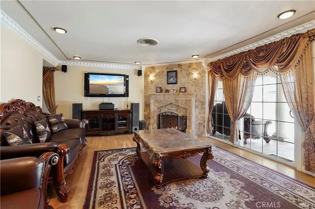 $1,099,950 | 7060 Morse Avenue, North Hollywood, CA 91605