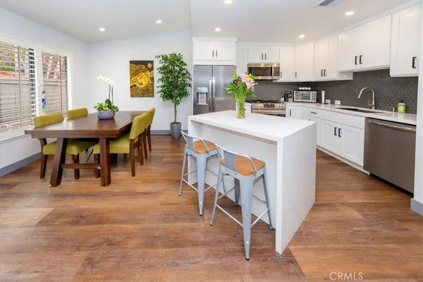 $3,895 | 26076 Viento Court, Valencia, CA 91355