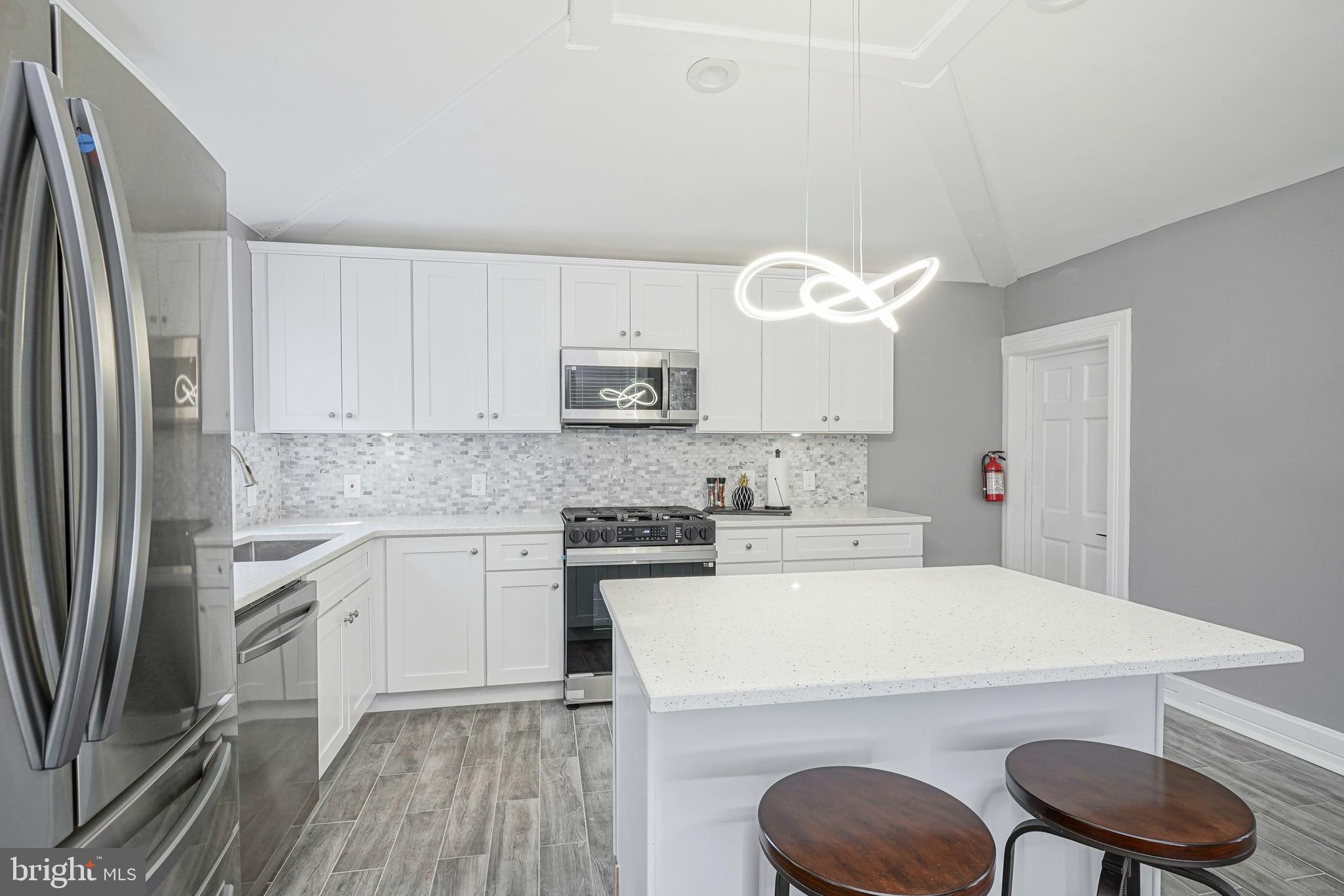102 Thompson Street Burlington, NJ 08016 - Photo 9 of 36 Island and Modern Lighting