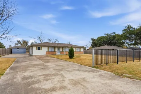 $215,000 | 2132 Linda Drive, Westlake, LA 70669