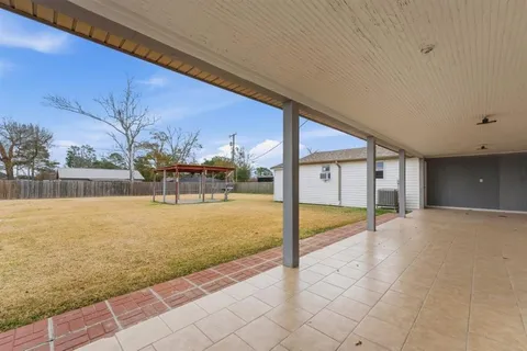 $215,000 | 2132 Linda Drive, Westlake, LA 70669