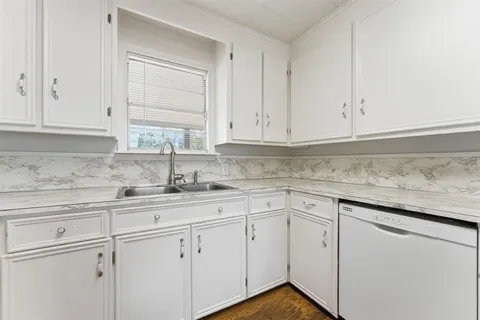 $215,000 | 2132 Linda Drive, Westlake, LA 70669