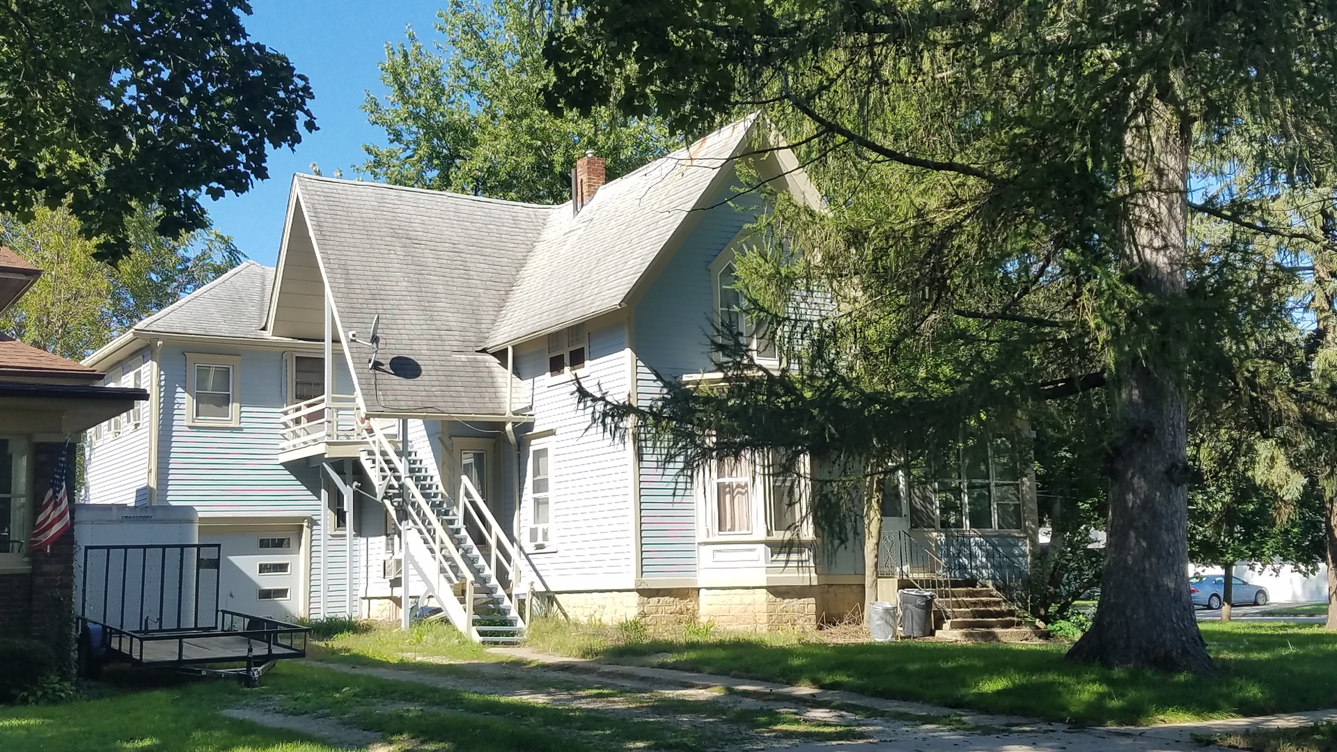 426 North 11th Street Rochelle, IL 61068 - Photo 1 of 18 a view of a house with a yard