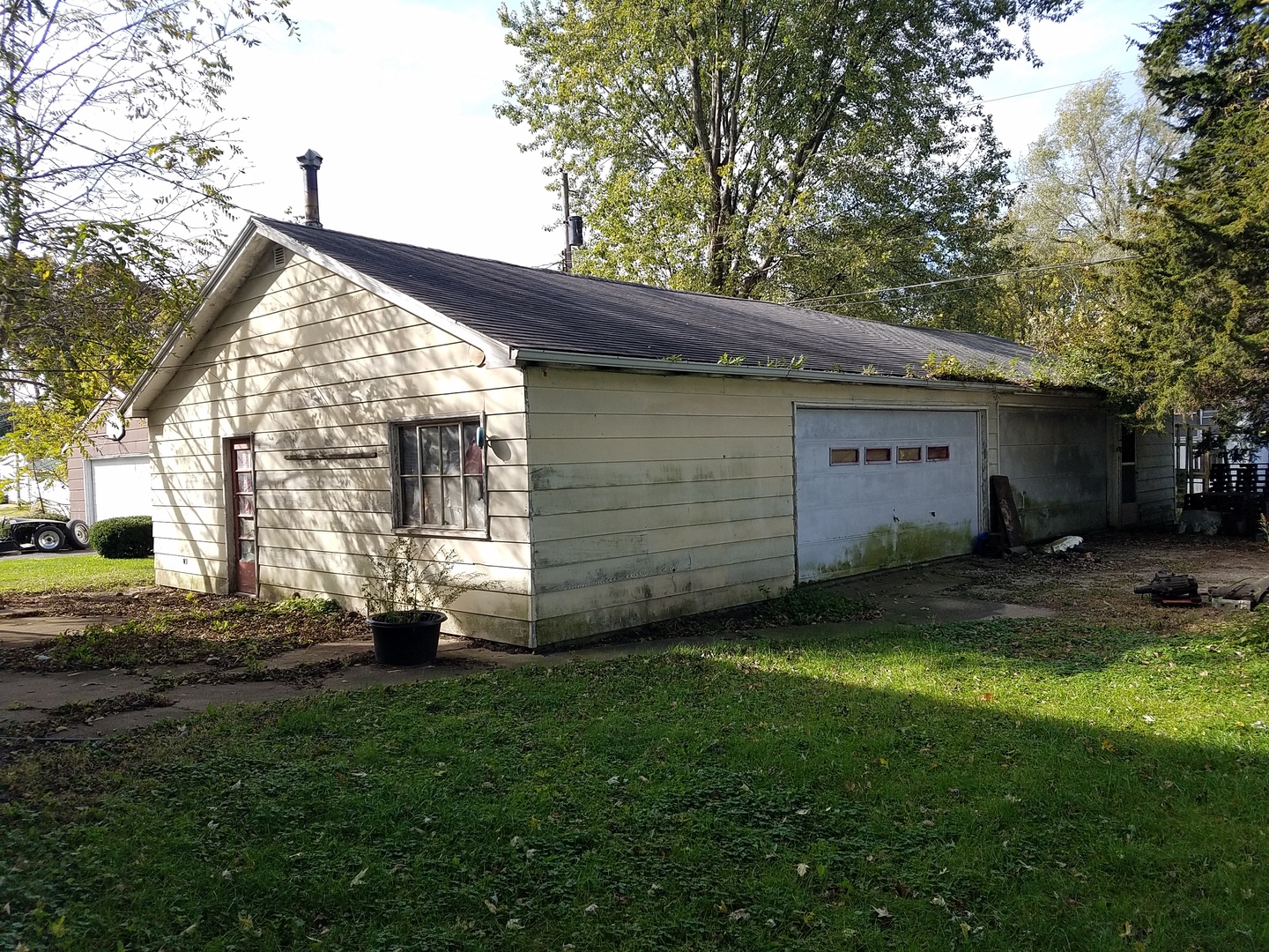 426 North 11th Street Rochelle, IL 61068 - Photo 3 of 18 a view of backyard of the house