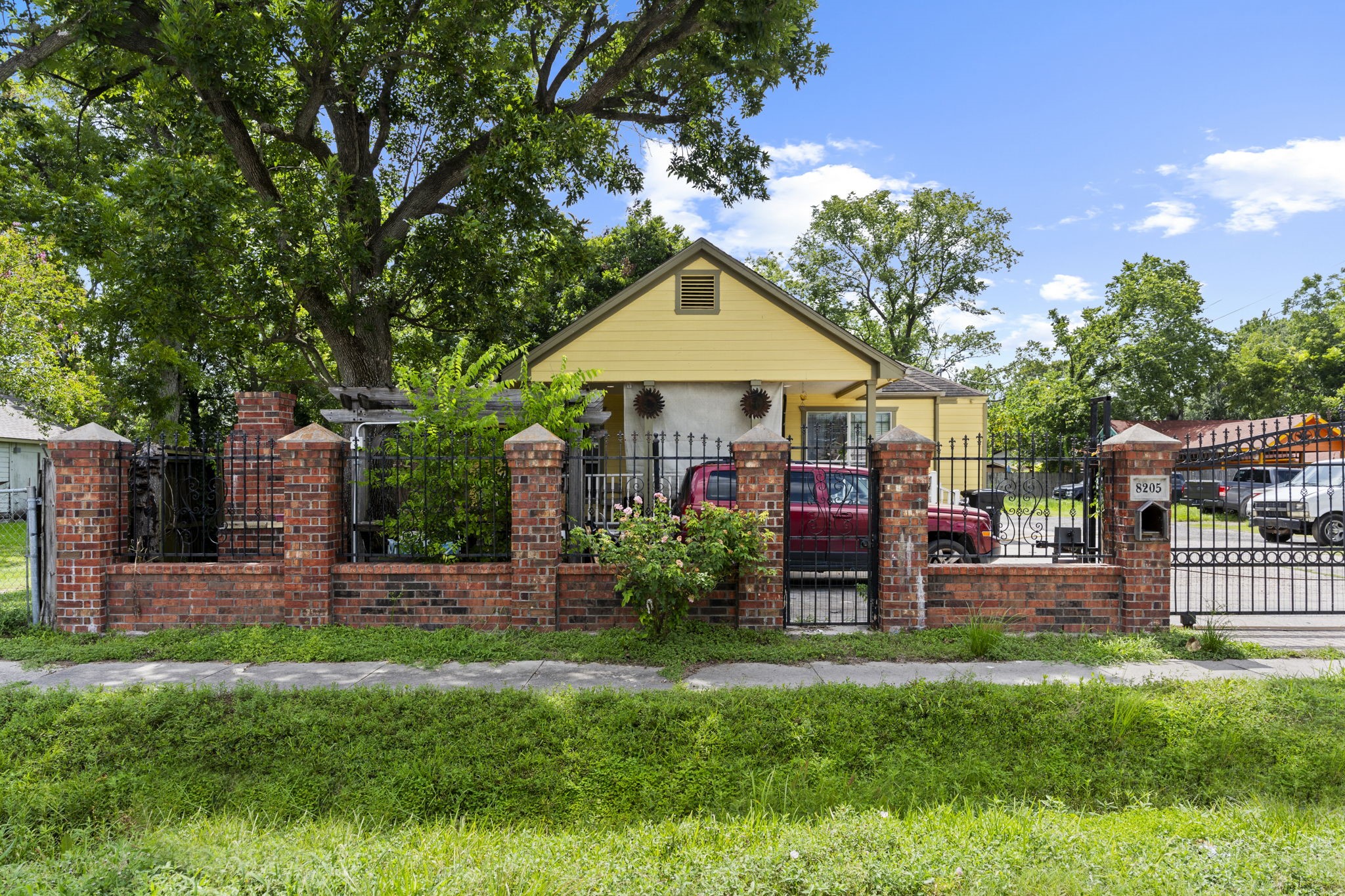 8205 Appleton Street Houston, TX 77022 - Photo 1 of 40