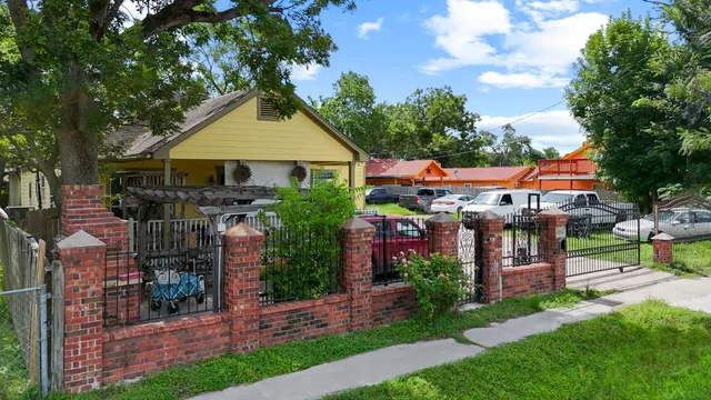 $365,000 | 8205 Appleton Street, Houston, TX 77022