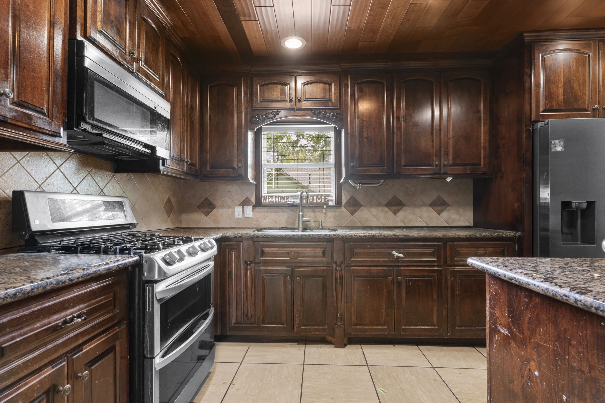 8205 Appleton Street Houston, TX 77022 - Photo 9 of 40