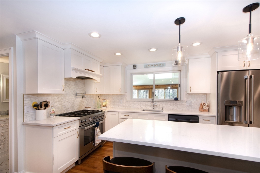 18 Longmeadow Road Scituate, MA 02066 - Photo 6 of 37