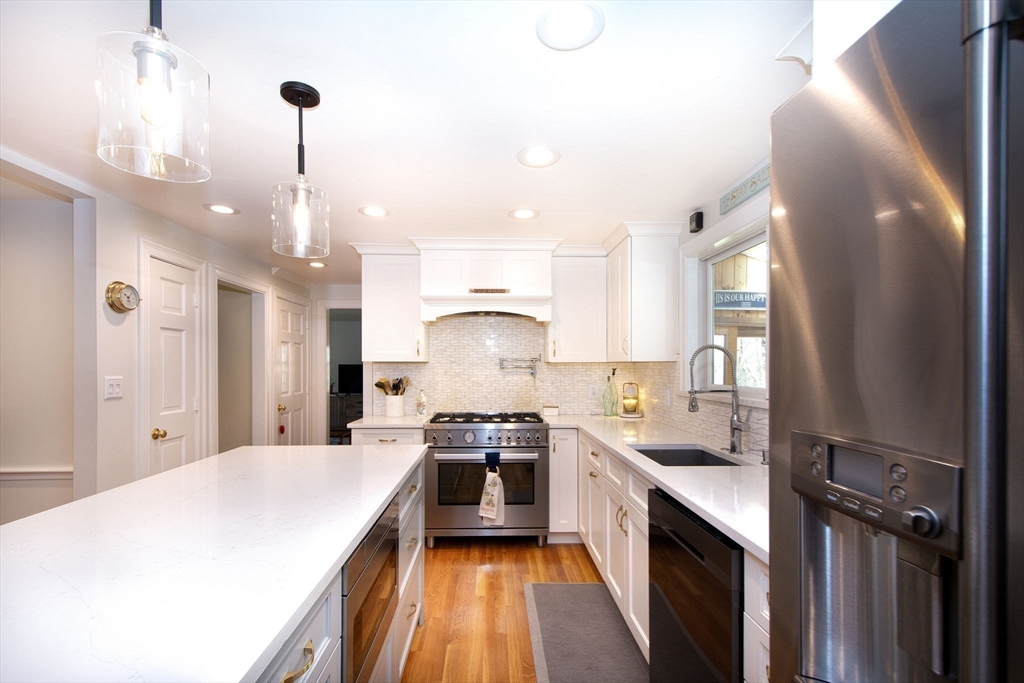 18 Longmeadow Road Scituate, MA 02066 - Photo 7 of 37
