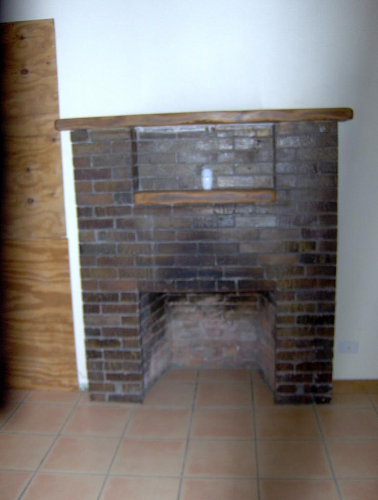 94 West 12th Street Florence, AZ 85132 - Photo 4 of 13 Fireplace