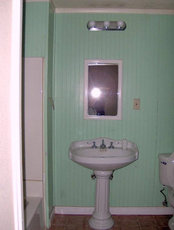 94 West 12th Street Florence, AZ 85132 - Photo 7 of 13 Bathroom