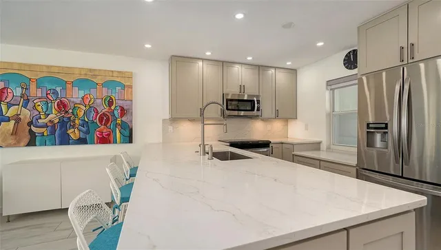 $725,000 | 4500 Gulf Of Mexico Drive, Unit 202, Longboat Key, FL 34228