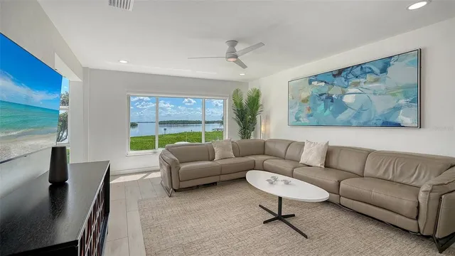 $725,000 | 4500 Gulf Of Mexico Drive, Unit 202, Longboat Key, FL 34228