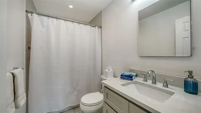 $725,000 | 4500 Gulf Of Mexico Drive, Unit 202, Longboat Key, FL 34228