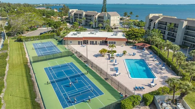 $725,000 | 4500 Gulf Of Mexico Drive, Unit 202, Longboat Key, FL 34228