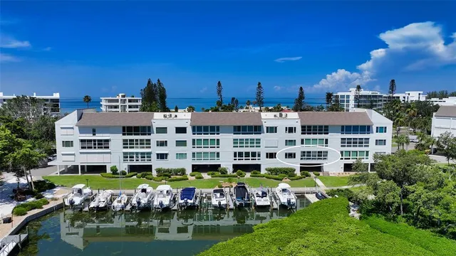 $725,000 | 4500 Gulf Of Mexico Drive, Unit 202, Longboat Key, FL 34228