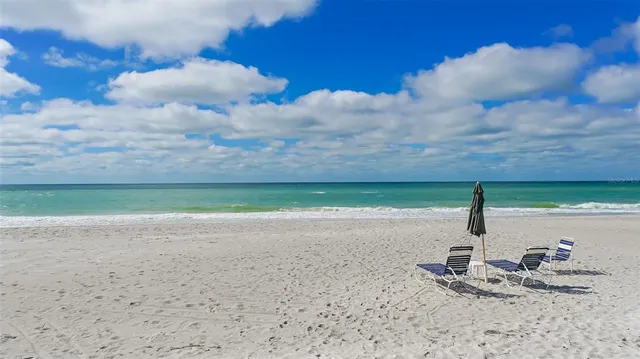 $725,000 | 4500 Gulf Of Mexico Drive, Unit 202, Longboat Key, FL 34228