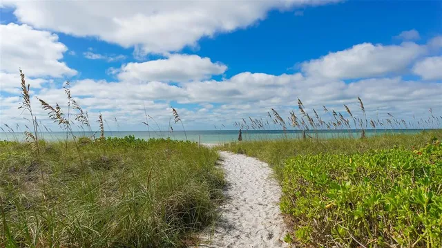 $725,000 | 4500 Gulf Of Mexico Drive, Unit 202, Longboat Key, FL 34228