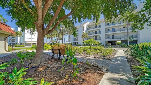 $725,000 | 4500 Gulf Of Mexico Drive, Unit 202, Longboat Key, FL 34228