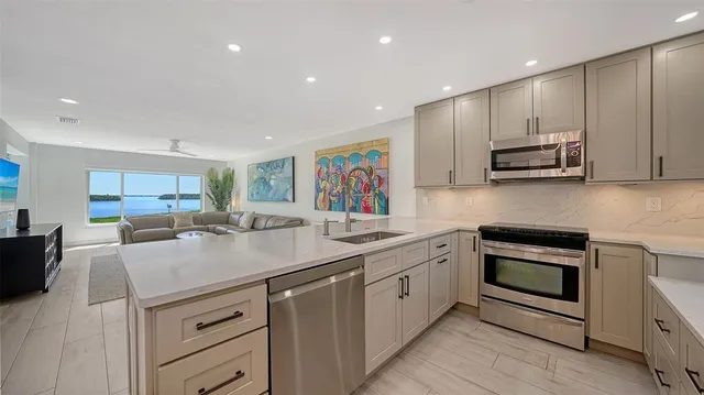 $725,000 | 4500 Gulf Of Mexico Drive, Unit 202, Longboat Key, FL 34228