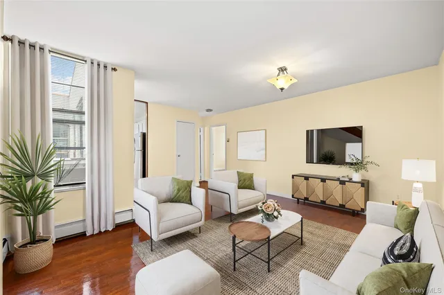 $389,000 | 1423 31st Avenue, Unit 4E | Astoria