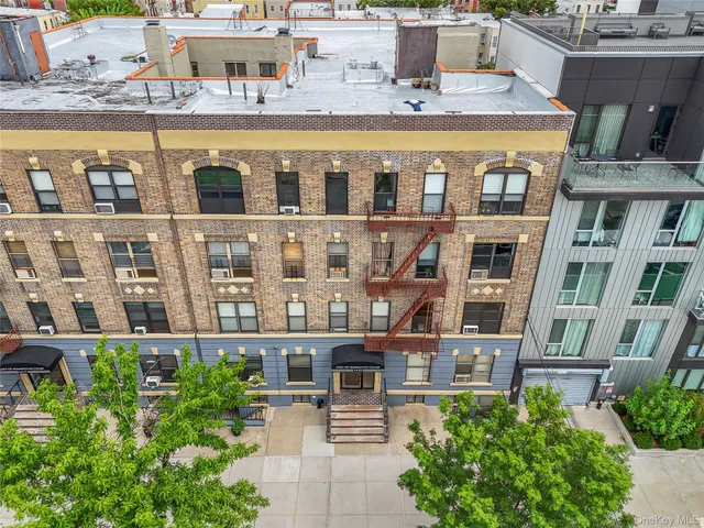 $389,000 | 1423 31st Avenue, Unit 4E | Astoria