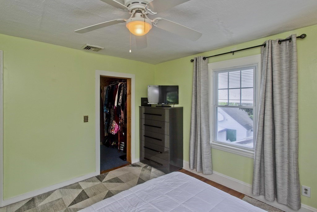 94 Gillette Avenue Springfield, MA 01118 - Photo 25 of 31