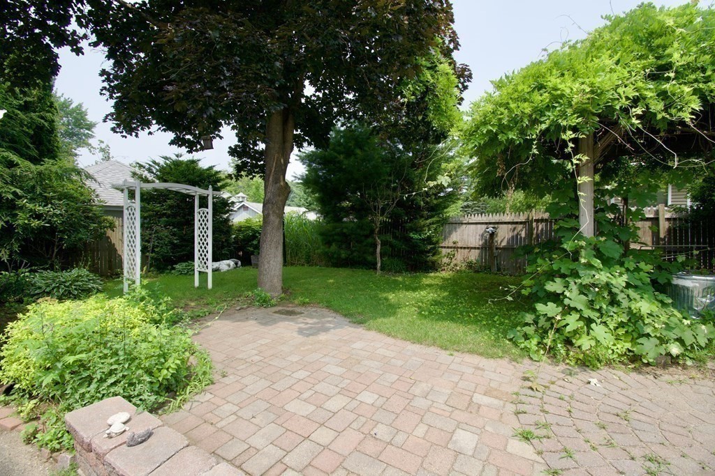 94 Gillette Avenue Springfield, MA 01118 - Photo 30 of 31