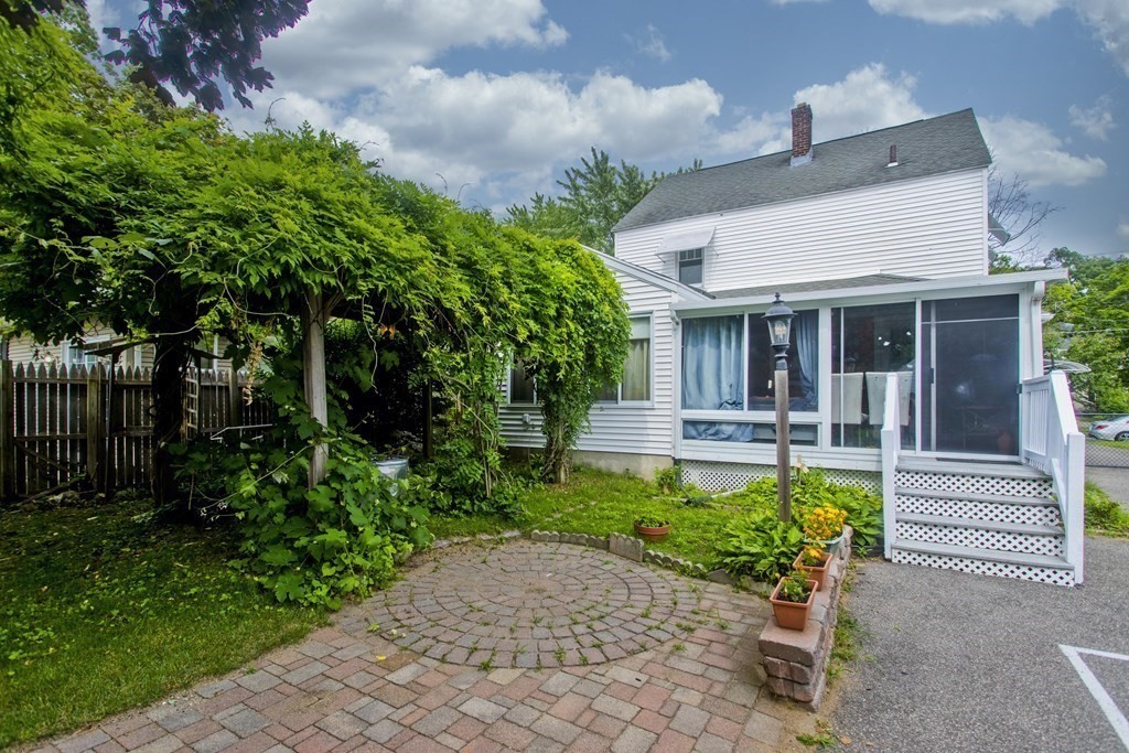 94 Gillette Avenue Springfield, MA 01118 - Photo 5 of 31