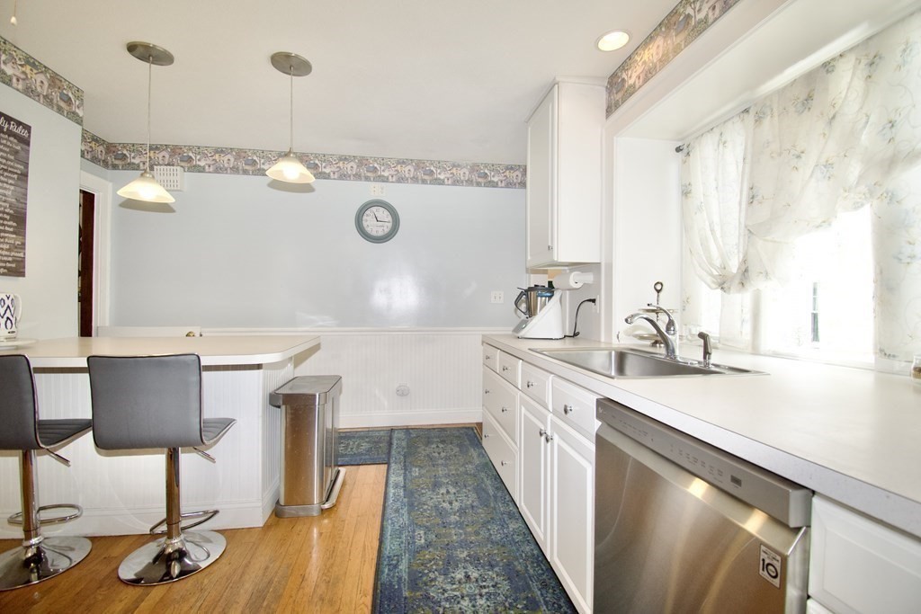 94 Gillette Avenue Springfield, MA 01118 - Photo 10 of 31