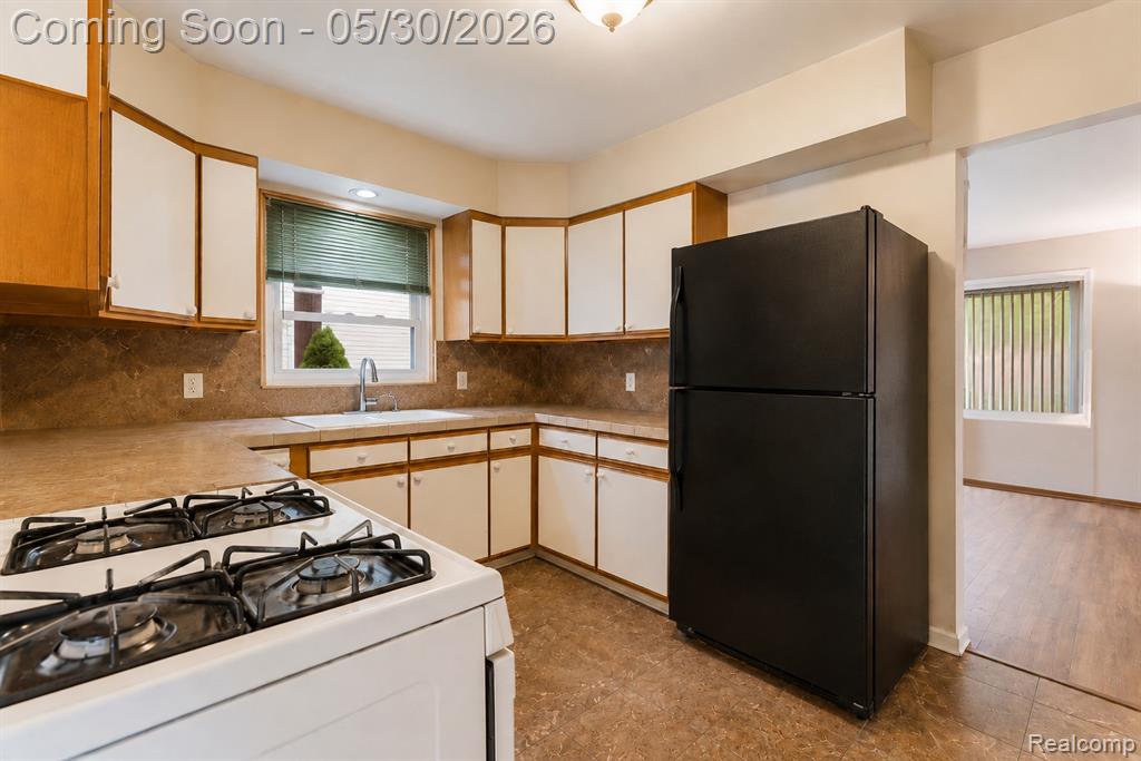 1946 Union Lake Road Commerce Township, MI 48382 - Photo 7 of 44