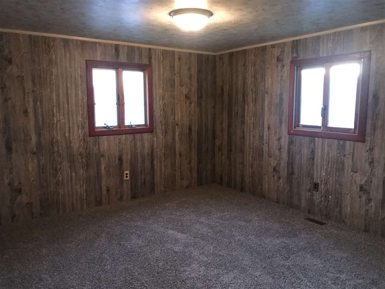 4044 South Vassar Road Burton, MI 48519 - Photo 27 of 56 50002216-37.JPG